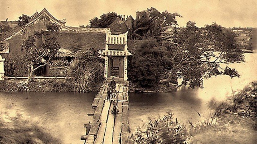 Cầu Thê Húc: