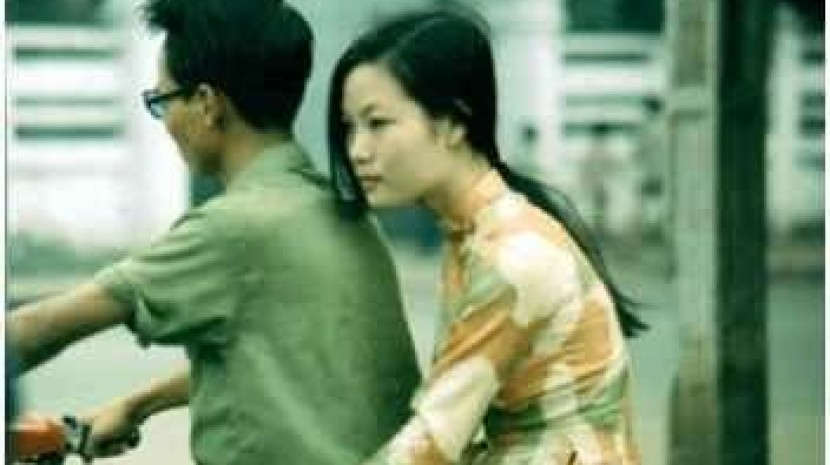 Một đôi thanh niên nam nữ vào năm 1967 ở Sài gòn 