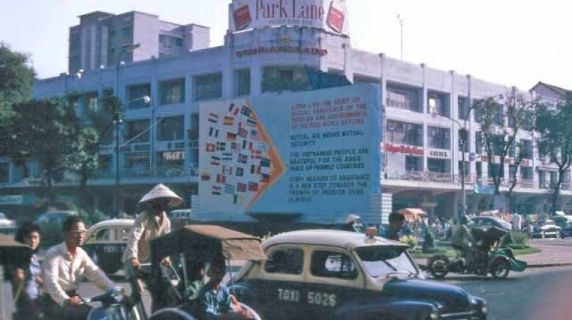  Một góc bồn binh trước Quốc Hội ngày xưa