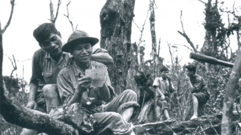 Niềm vui từ quê nhà (Trường Sơn, tháng 3/1972)