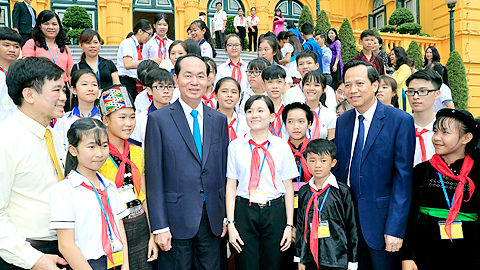 Chủ tịch nước Trần Đại Quang gặp mặt Đoàn đại biểu trẻ em có hoàn cảnh đặc biệt tiêu biểu toàn quốc.