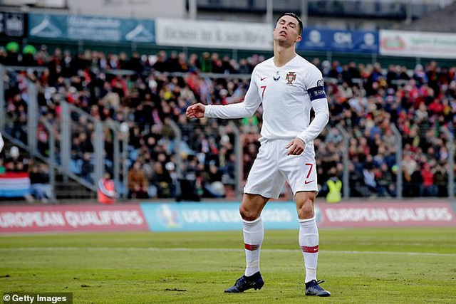 C.Ronaldo ghi bàn thứ 99, Bồ Đào Nha giành vé dự Euro 2020 - 2