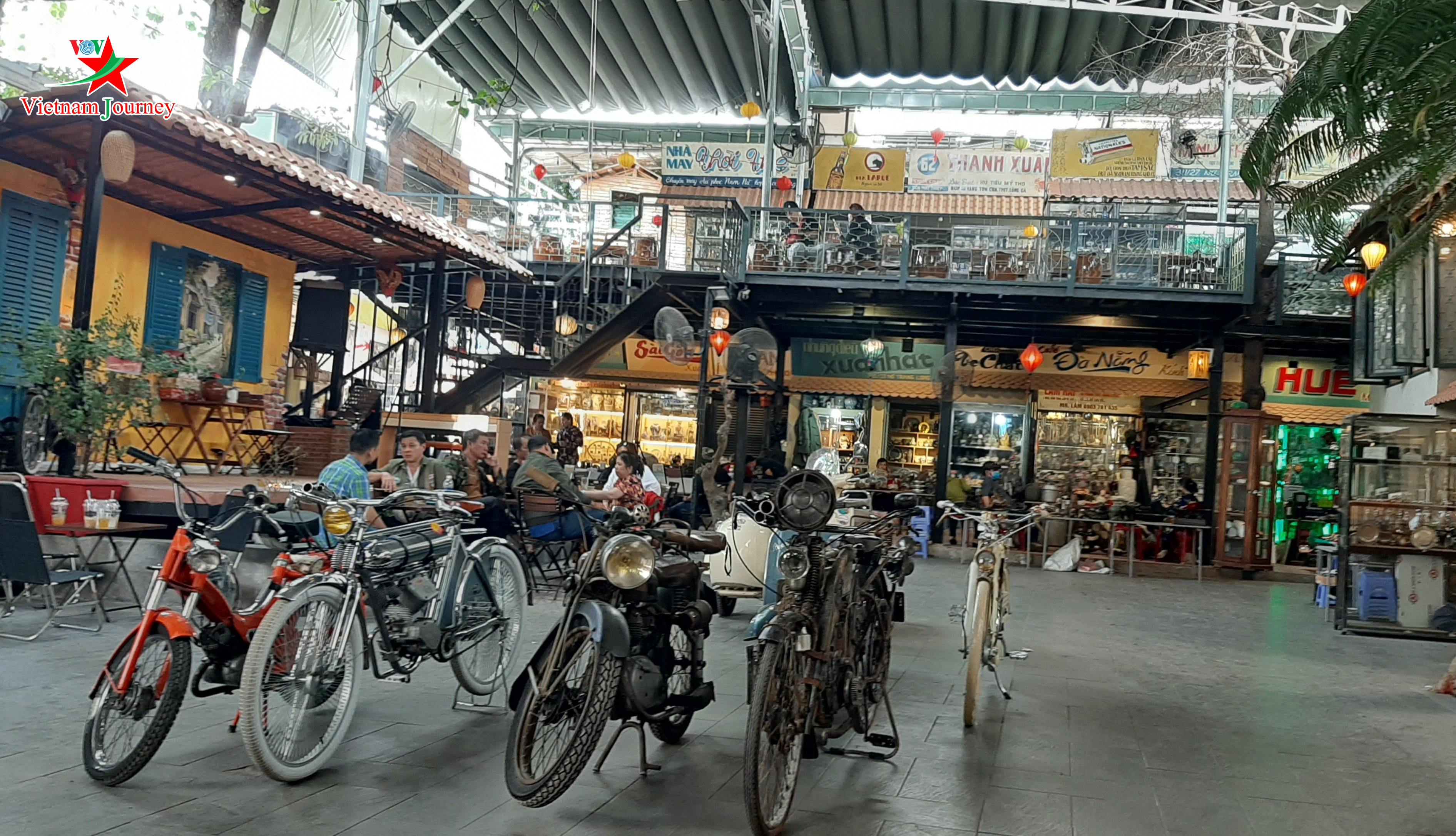 Khám phá chợ đồ cổ giữa lòng Sài Gòn - Đài Phát thanh và Truyền hình Hà Nam