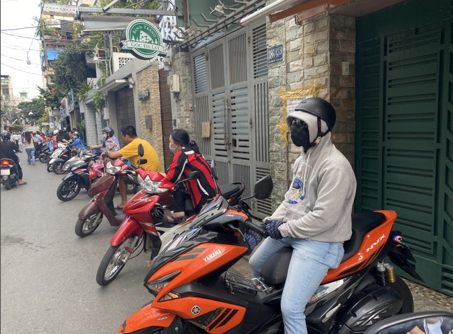 Hiệu trưởng THCS Bạch Đằng quyết định cho học sinh đi học ngay sau sự cố cây phượng đổ: Phụ huynh lo lắng nhưng tin vào trường-8