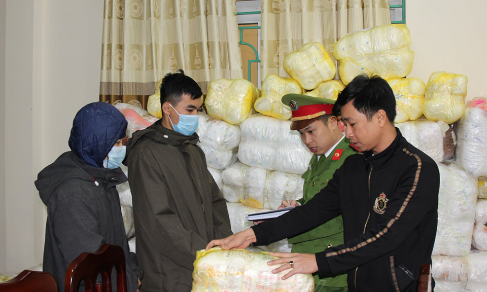 Duy Tiên: Bắt đối tượng sản xuất bỉm giả nhãn hiệu Hipgig