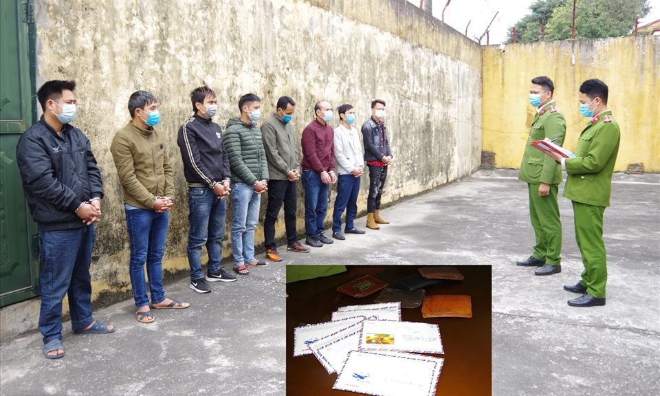 Hà Nam: Bắt 8 đối tượng đang sát phạt "3 cây" ăn tiền