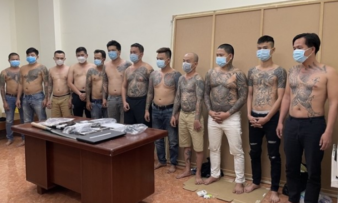 Phá băng nhóm cá độ bóng đá nghìn tỷ, tàng trữ trái phép vũ khí