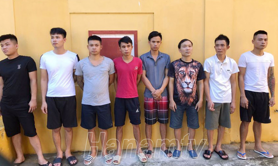 Công an thành phố Phủ Lý: Bắt quả tang 08 đối tượng đánh bạc dưới hình thức đánh liêng