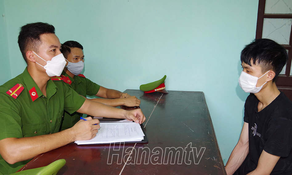 Công an huyện Kim Bảng bắt đối tượng hoạt động “tín dụng đen” thu lãi tới 360%/năm
