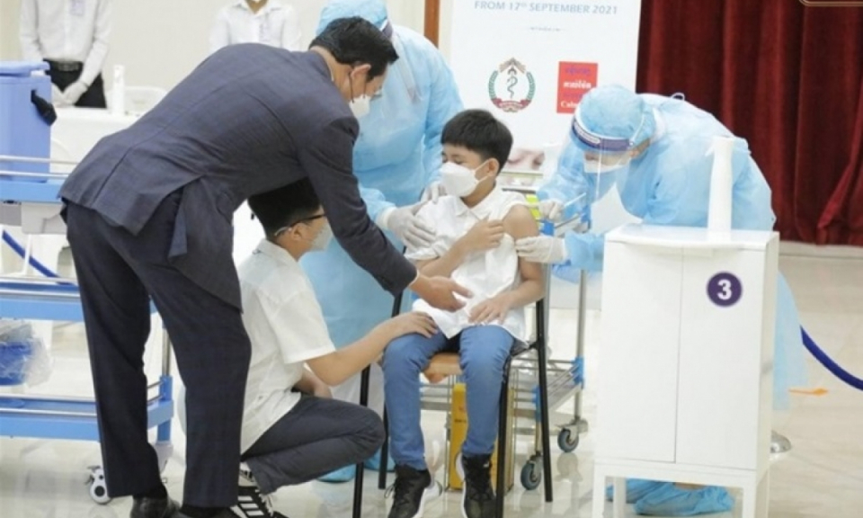 Kinh nghiệm tiêm vaccine Covid-19 cho trẻ em ở các nước