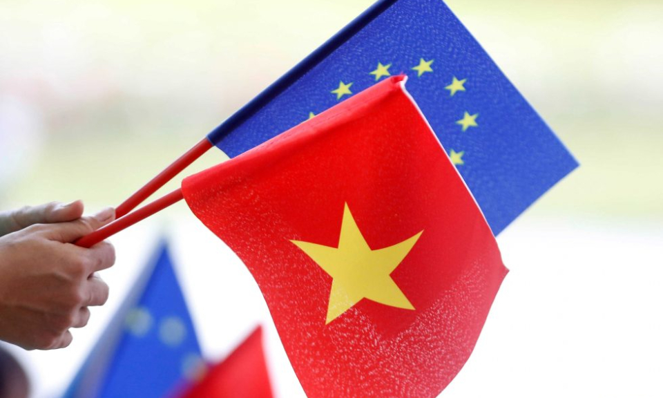 Tận dụng ưu đãi thuế quan thông qua xuất xứ hàng hóa trong EVFTA: Doanh nghiệp cần lưu ý gì?