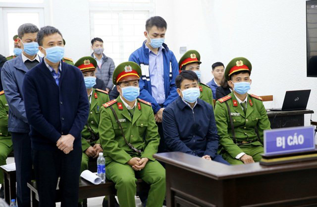 Hôm nay (10/12), xét xử ông Nguyễn Đức Chung vụ mua chế phẩm xử lý nước hồ ở Hà Nội - Ảnh 1. Hôm nay (10/12), xét xử ông Nguyễn Đức Chung vụ mua chế phẩm xử lý nước hồ ở Hà Nội - Ảnh 1.