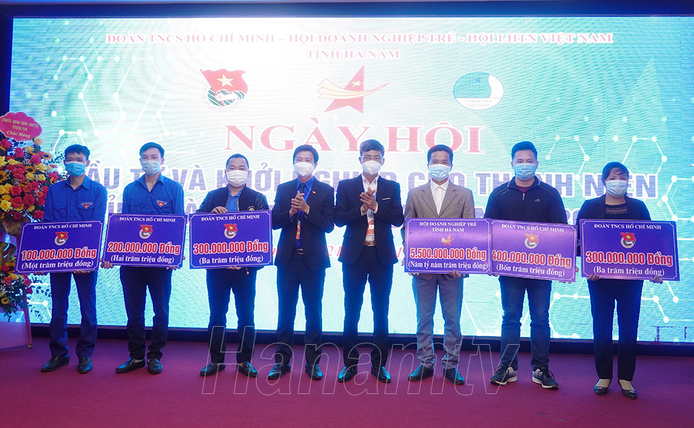 Trao vốn đầu tư cho 6 dự án khởi nghiệp của thanh niên năm 2021