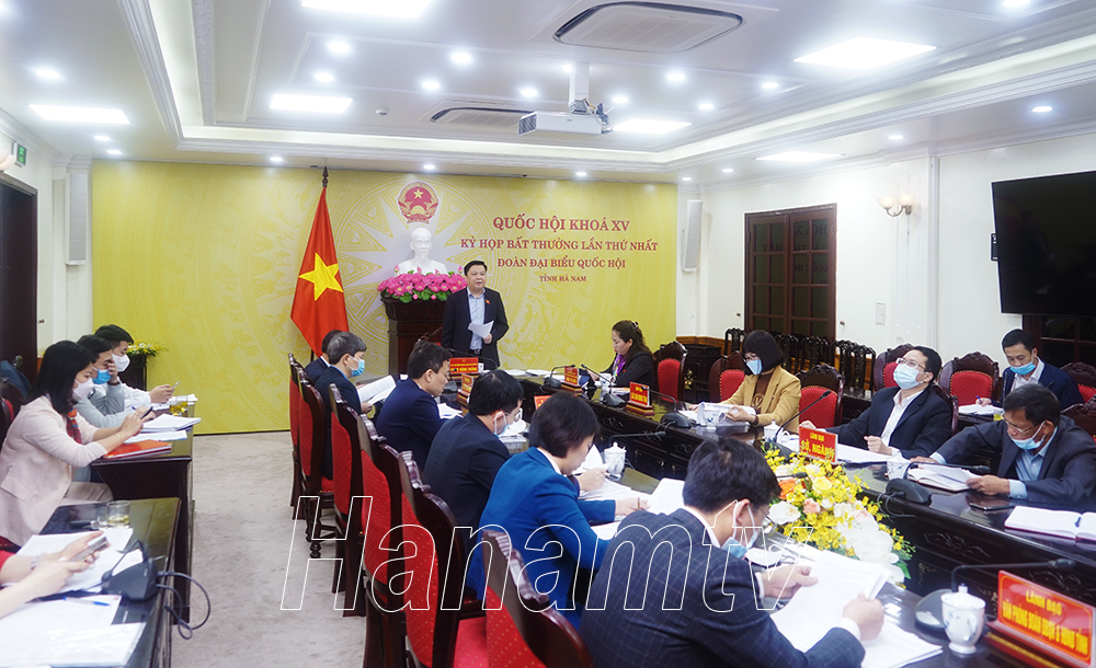 Toàn cảnh phiên thảo luận tổ tại Đoàn ĐBQH tỉnh Hà Nam