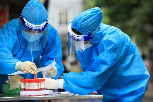 Lấy mẫu xét nghiệm sàng lọc SARS-CoV-2