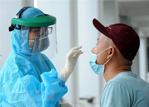 Lấy mẫu xét nghiệm COVID-19 (ảnh minh họa)