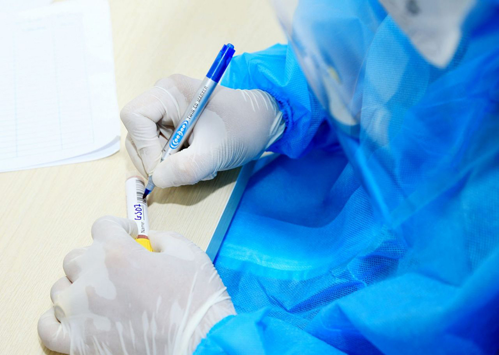 Lấy mẫu xét nghiệm SARS-CoV-2