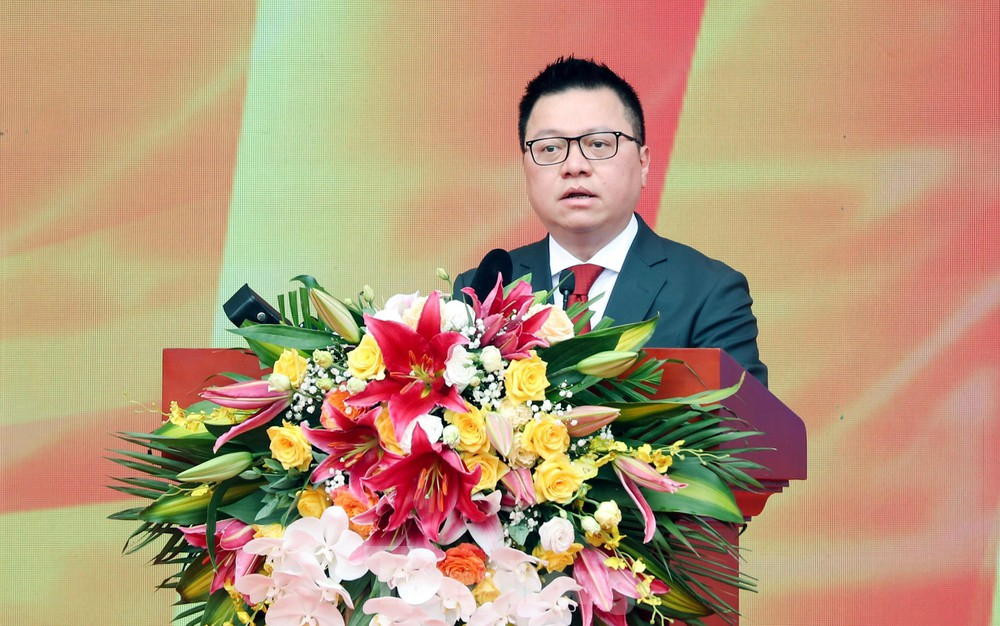 Nhà báo Lê Quốc Minh, Ủy viên T.W Đảng, Tổng Biên tập Báo Nhân Dân, Chủ tịch Hội Nhà báo Việt Nam phát biểu tại buổi lễ
