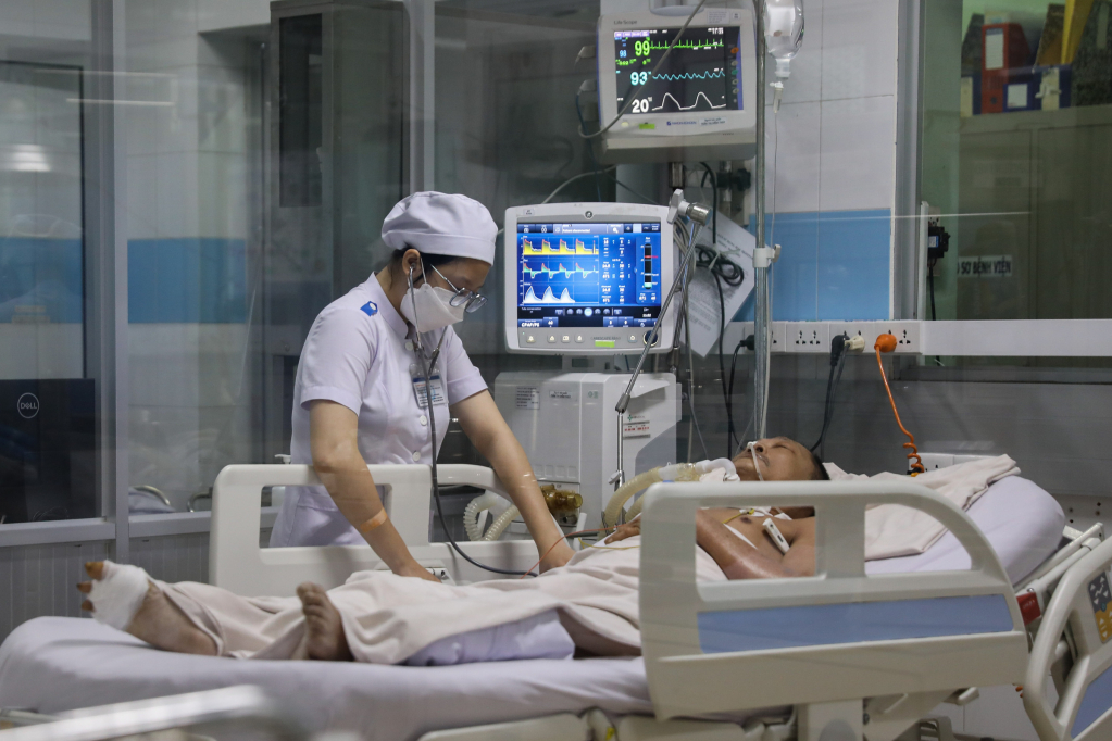 Bệnh nhân điều trị sốt xuất huyết tại Bệnh viện Bệnh Nhiệt đới TP HCM. Ảnh: Quỳnh Trần