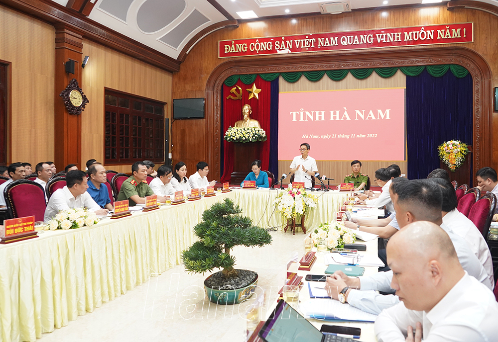 Quang cảnh buổi làm việc