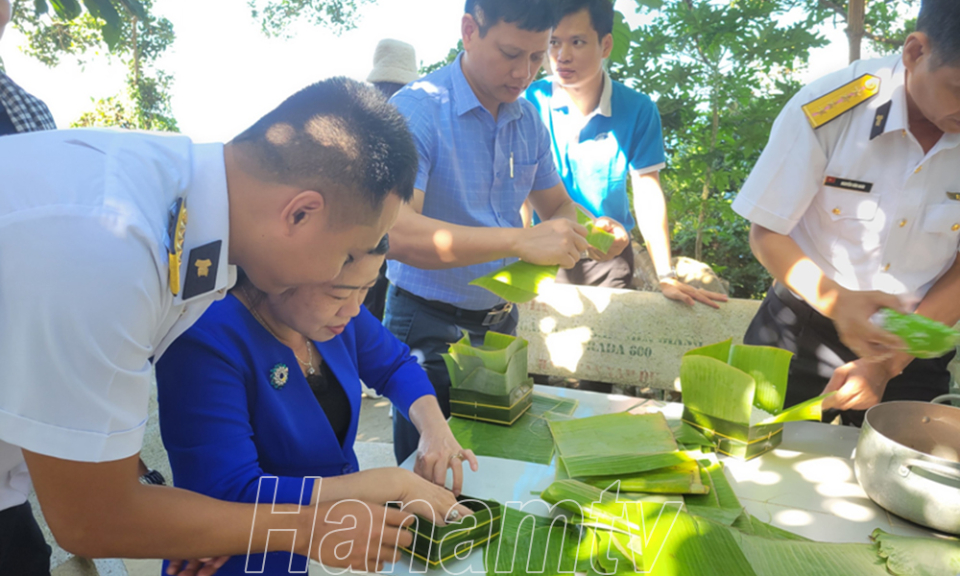 Mang hơi ấm từ đất liền tới quân và dân trên đảo Nam Du