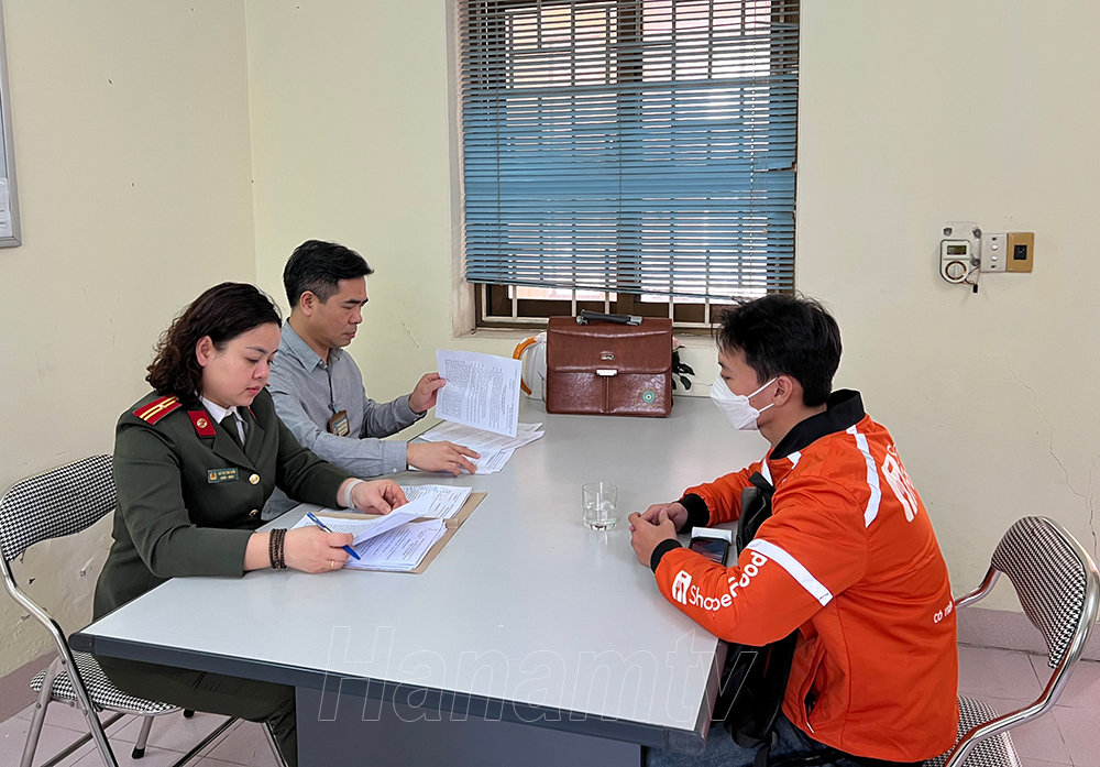 Cơ quan chức năng làm việc với T.C.M