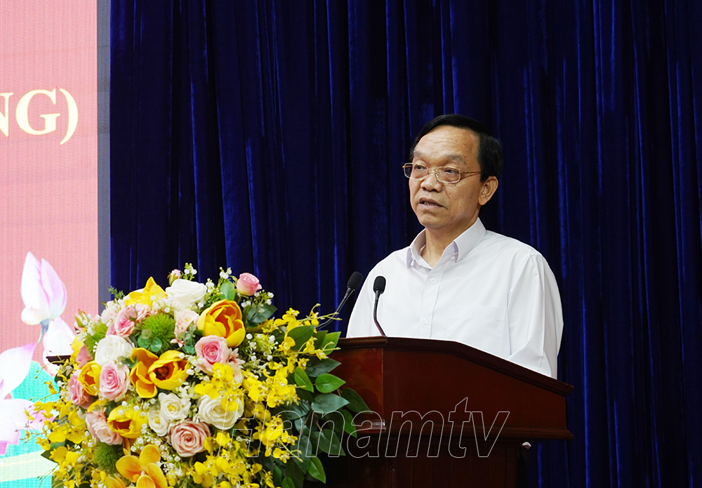 Đồng chí Đặng Đình Thoảng, Ủy viên BTV Tỉnh ủy, Trưởng Ban Tổ chức Tỉnh ủy quán triệt các 