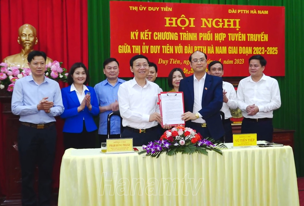 Lãnh đạo hai đơn vị ký kết Chương trình phối hợp tuyên truyền giai đoạn 2023 - 2025.