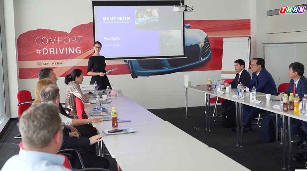 Đồng chí Chủ tịch UBND tỉnh Trương Quốc Huy và đoàn công tác tỉnh Hà Nam thăm, làm việc với Tập đoàn Genthern