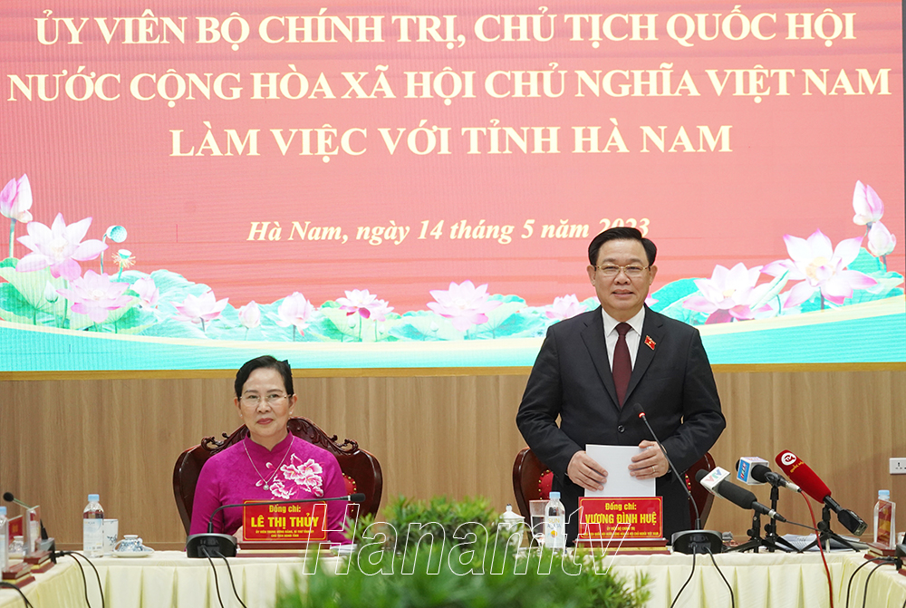 Chủ tịch Quốc hội Vương Đình Huệ phát biểu tại buổi làm việc với tỉnh Hà Nam