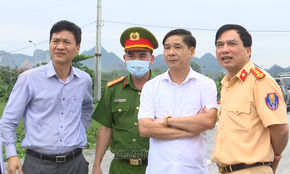 Lãnh đạo UBND tỉnh kiểm tra công tác chuẩn bị lễ khánh thành Khu phức hợp thể thao tại xã Tượng Lĩnh