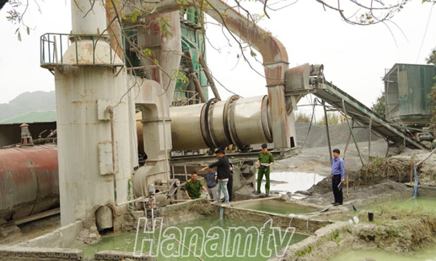 Hà Nam: Bắt quả tang công ty xả gần 412 tấn chất thải chưa qua xử lý ra môi trường