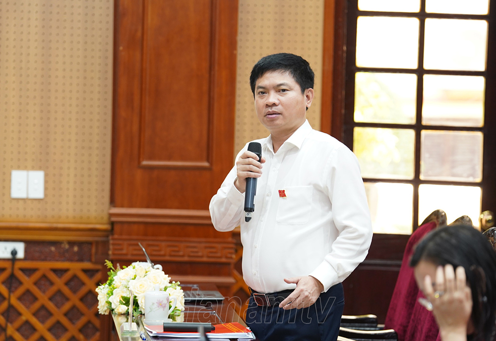 Đồng chí Chủ tịch UBND tỉnh Trương Quốc Huy trả lời, làm rõ thêm kiến nghị của cử tri về giá nước sạch sinh hoạt trên địa bàn tỉnh trong phiên chất vấn Giám đốc Sở NN&PTNT.