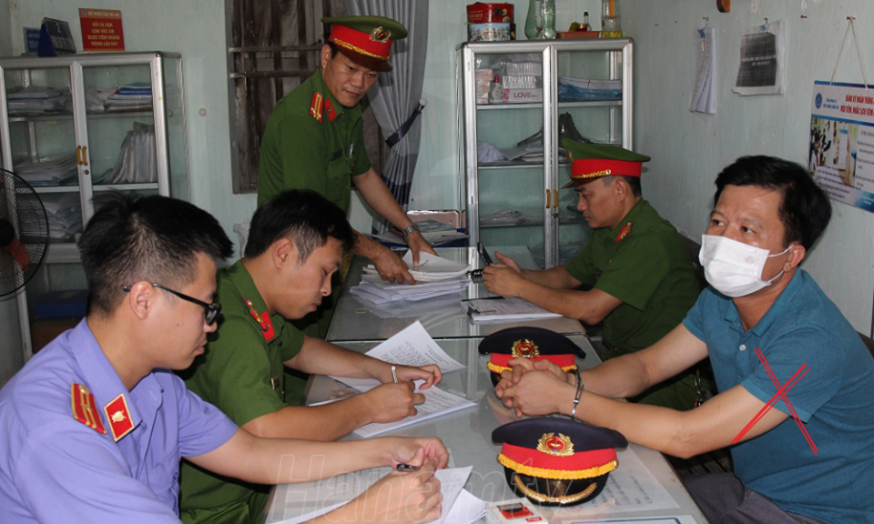 Bắt nguyên Trạm trưởng Trạm Y tế phường Đồng Văn về tội Giả mạo trong công tác