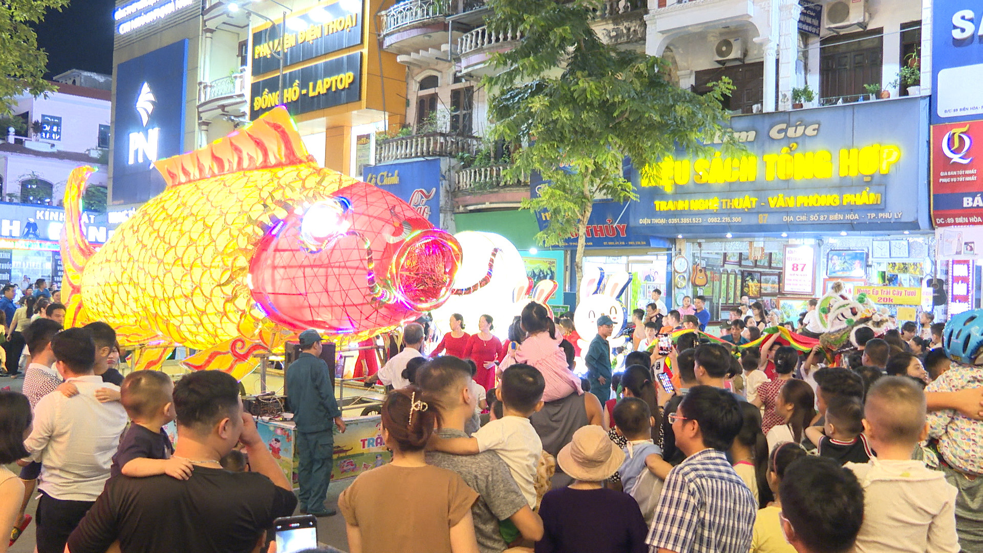 quang.00_16_55_06.Still353.jpg