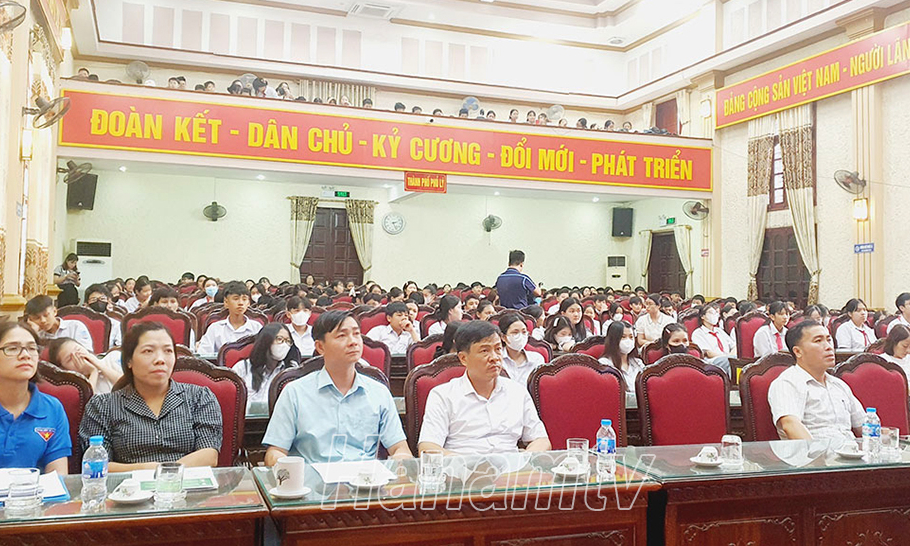 Học sinh Trường Tiểu học, THCS Lương Khánh Thiện tìm hiểu về cuộc đời, sự nghiệp của đồng chí Lương Khánh Thiện