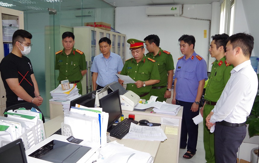 co quan cong an doc lenh kham xet noi lam viec cua tuandoi tuong tuan dau x