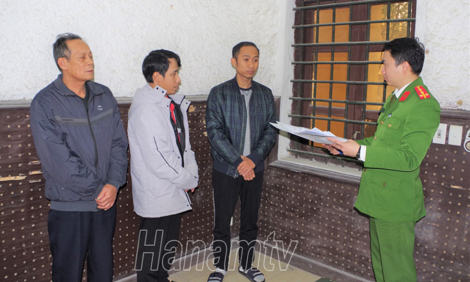 Công an huyện Kim Bảng bắt 3 đối tượng bán 600 giấy khám sức khỏe giả