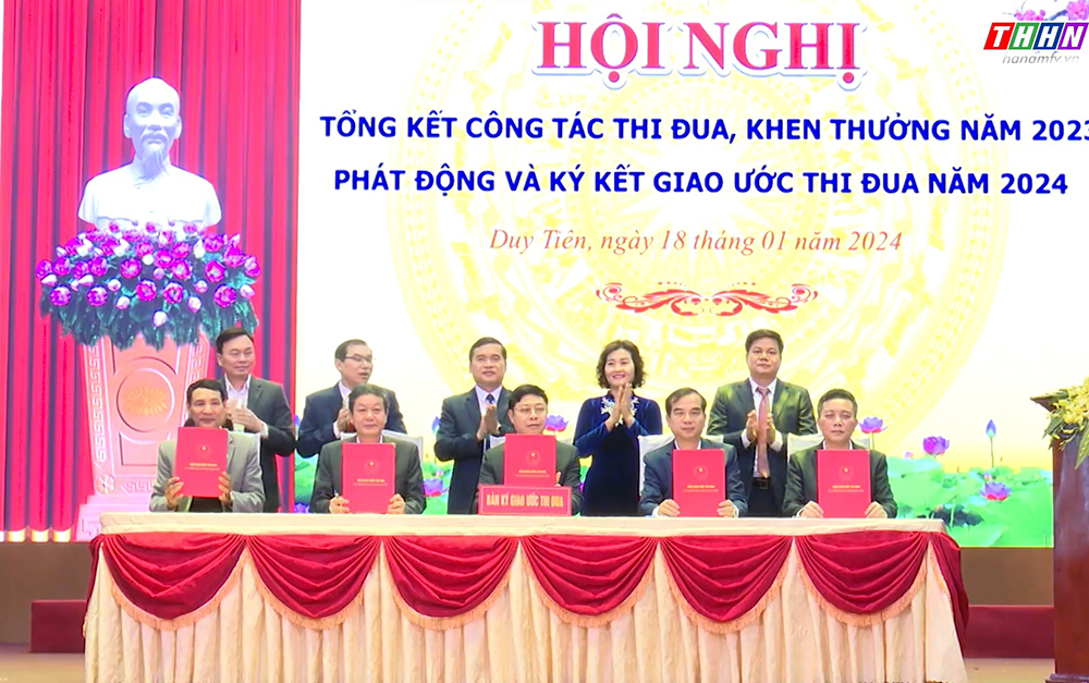 Các khối thi đua ký kết giao ước thi đua năm 2024.