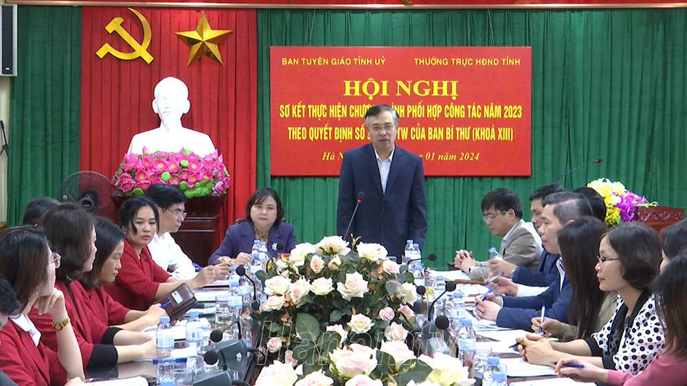 Đặng Thanh Sơn, Ủy viên BTV Tỉnh ủy, Phó Chủ tịch Thường trực HĐND tỉnh phát biểu tại hội nghị.