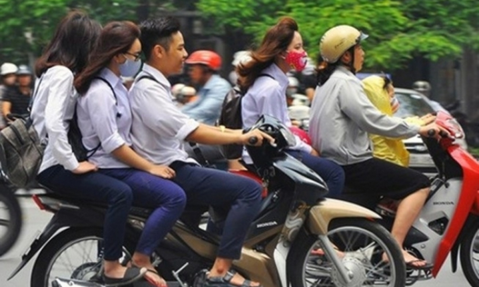 Giao xe máy cho người dưới 18 tuổi điều khiển có thể bị truy tố hình sự