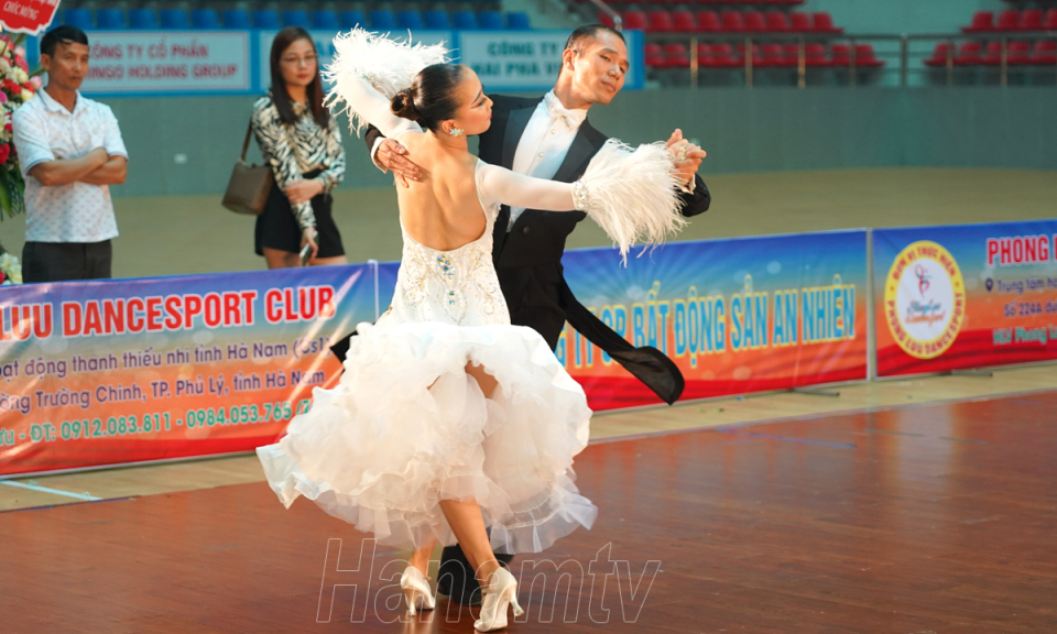 Sôi động Giải khiêu vũ thể thao tỉnh Hà Nam mở rộng 2024