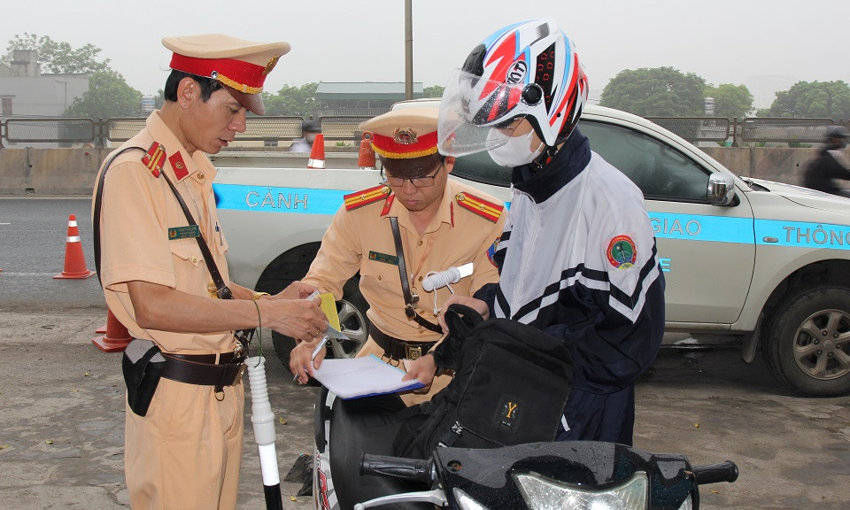 Phòng Cảnh sát giao thông: Tuyên truyền Luật Giao thông đường bộ tại trường Cao đẳng nghề Hà Nam