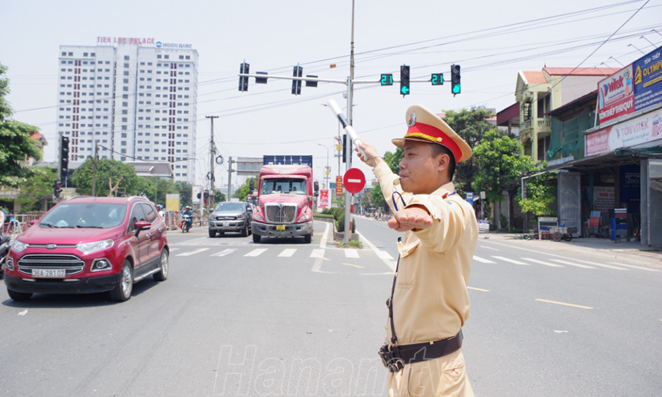 Lực lượng CSGT Hà Nam tăng cường đảm bảo trật tự ATGT cho kỳ nghỉ lễ