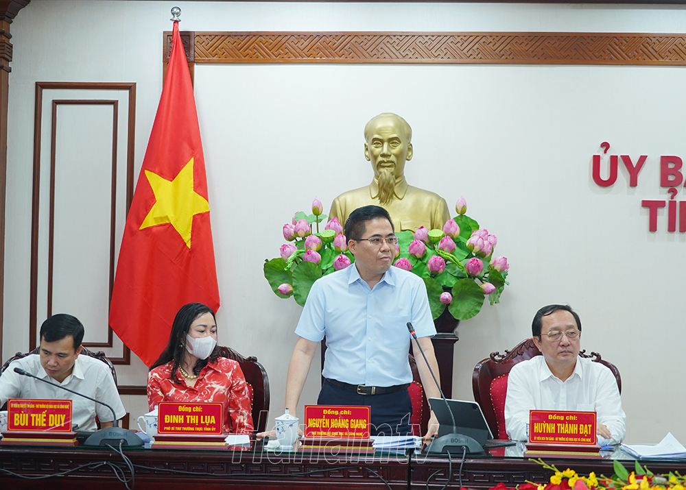 Thứ trưởng Bộ KH&CN Nguyễn Hoàng Giang phát biểu tại buổi làm việc.