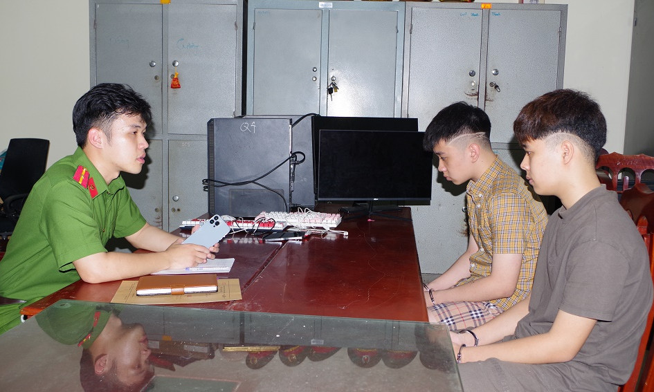 Hà Nam: Bắt nhóm đối tượng “Lừa đảo chiếm đoạt tài sản” trên không gian mạng