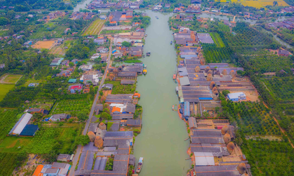 Việt Nam từ trên cao: Sắc màu ‘vương quốc gạch gốm’ Vĩnh Long