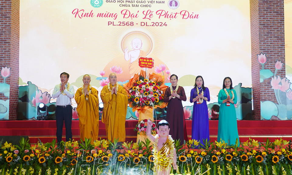 Thường trực Tỉnh ủy chúc mừng Đại lễ Phật đản tại Chùa Tam Chúc