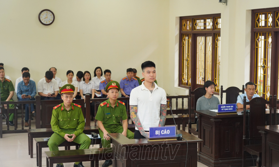 Lĩnh án 15 năm 6 tháng tù vì tội mua bán trái phép chất ma tuý
