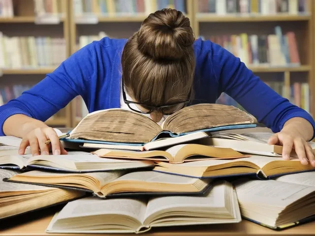 Làm thế nào để không đổ bệnh trong mùa thi? - Ảnh 1.